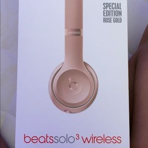 Rose Gold Solo3 Beats Wireless Headphones